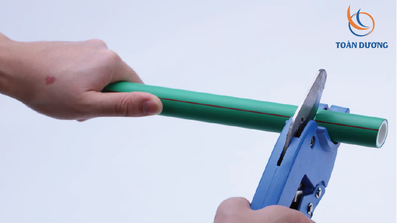 cách cắt ống PPR 